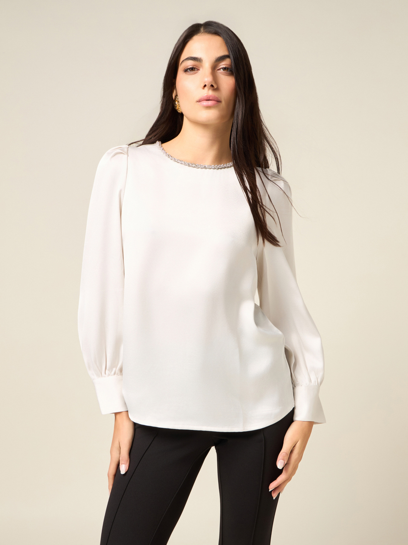 Blusa in raso con dettaglio gioiello image number 0