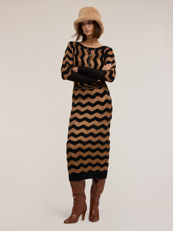 Long jacquard dress with chevron pattern