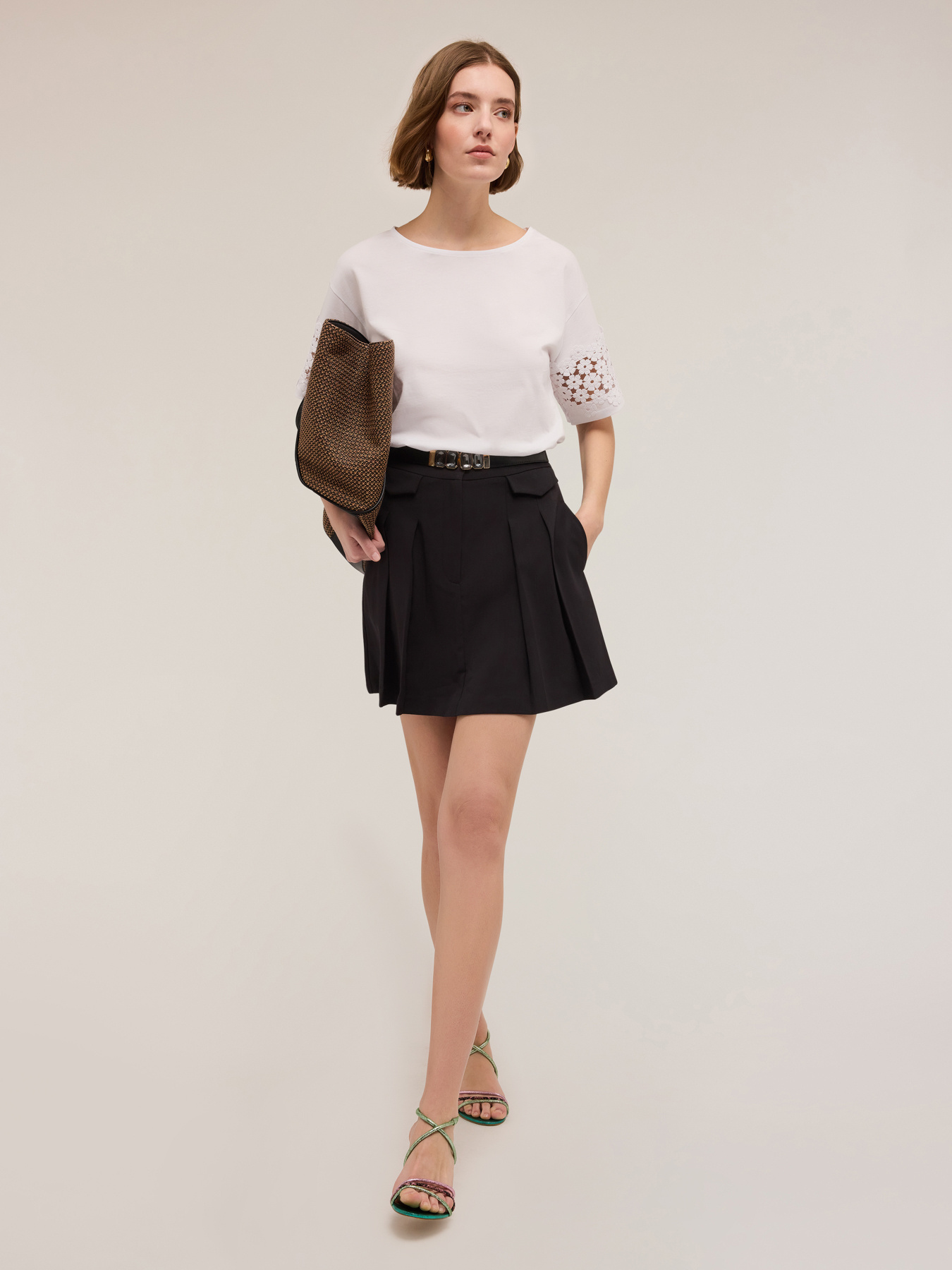 Pleated skirt with pocket pattern image number 0