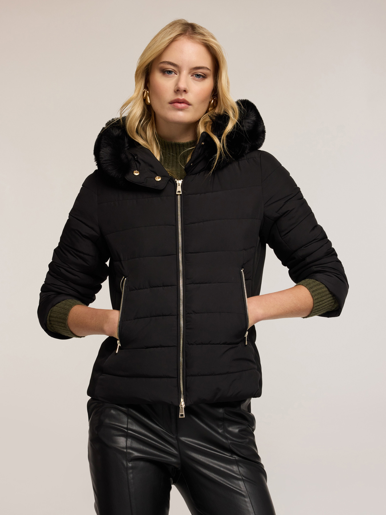 Doudoune courte &agrave; capuche image number 0