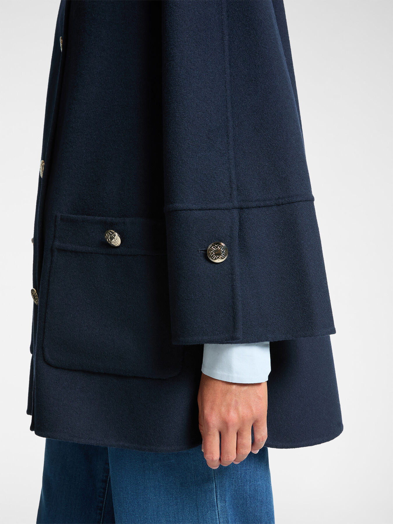 Short double-fabric coat image number 3