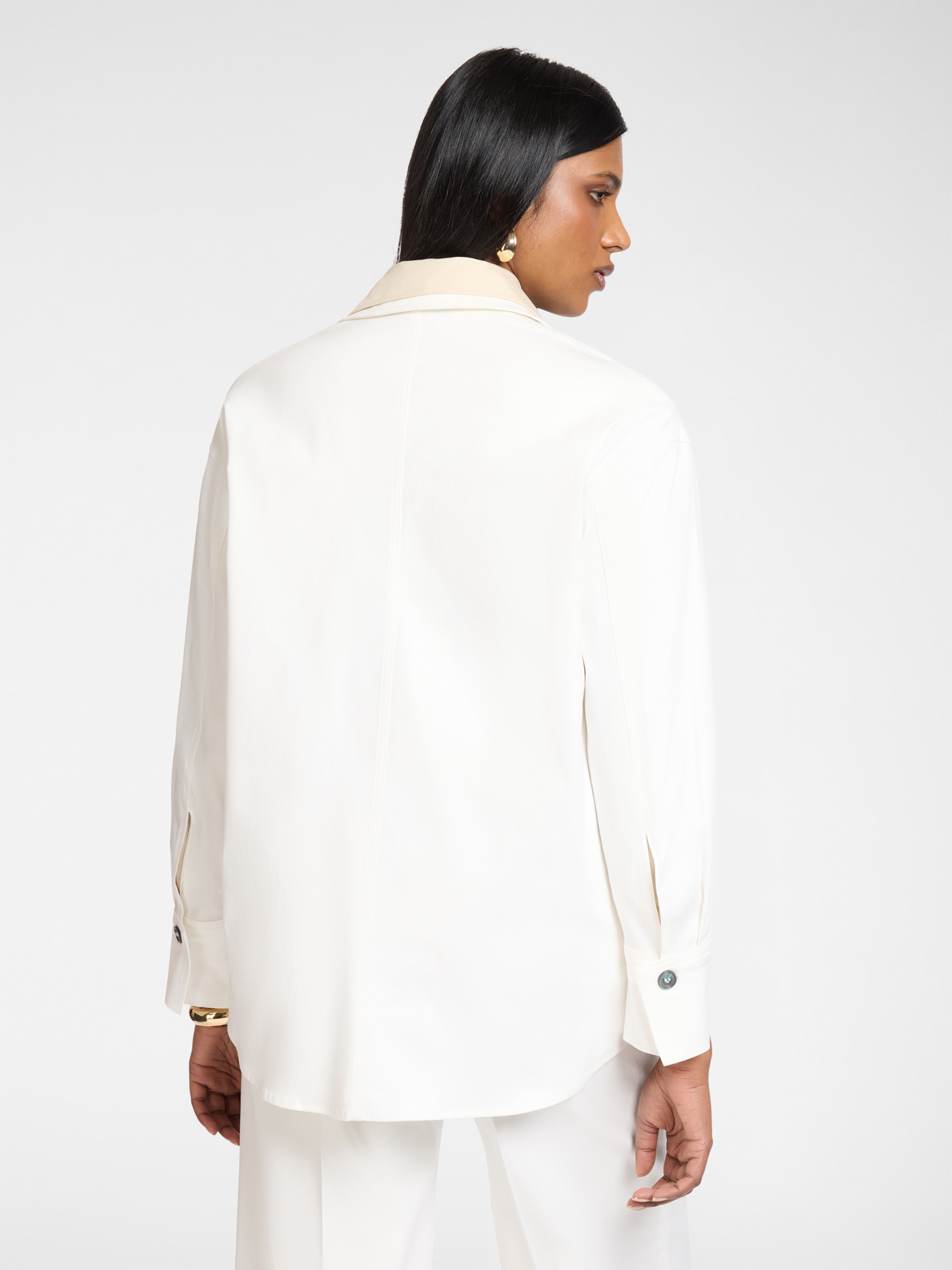 Camicia in gabardina con tasche image number 1