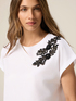 Jersey-T-Shirt mit Schmuck-Patch image number 2