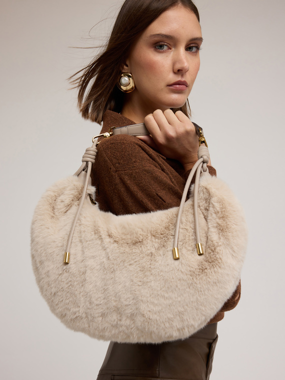 Sac hobo effet peluche