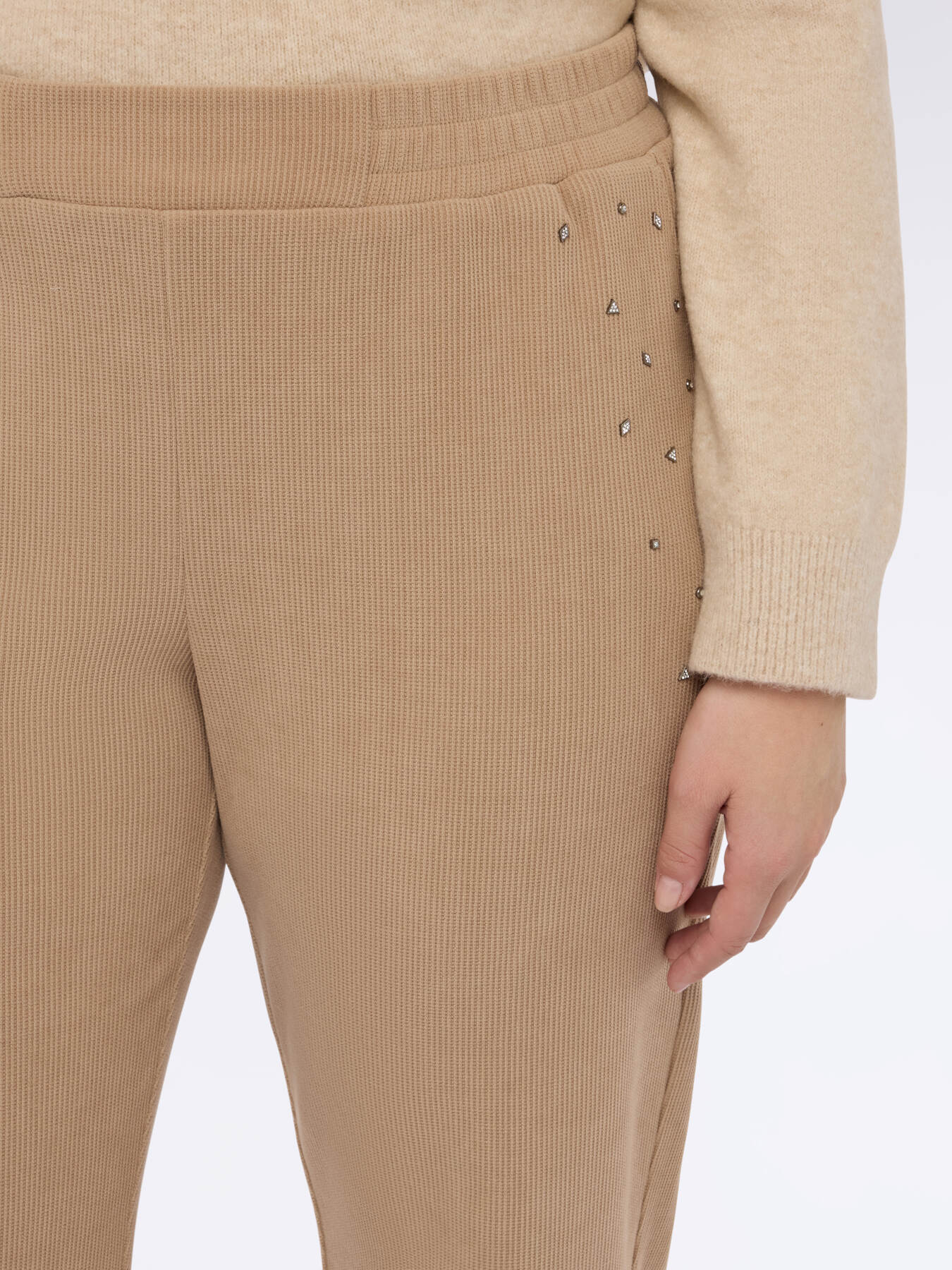 Pantaloni joggers in velluto a coste image number 4