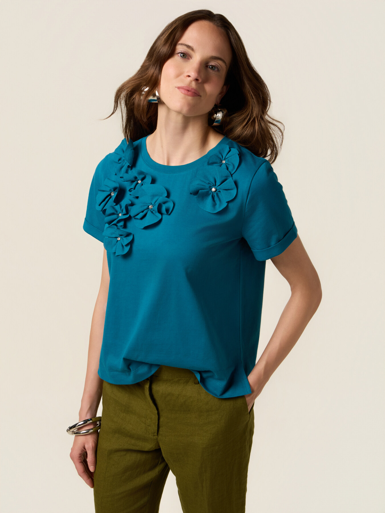T-Shirt mit Blumenapplikationen image number 0
