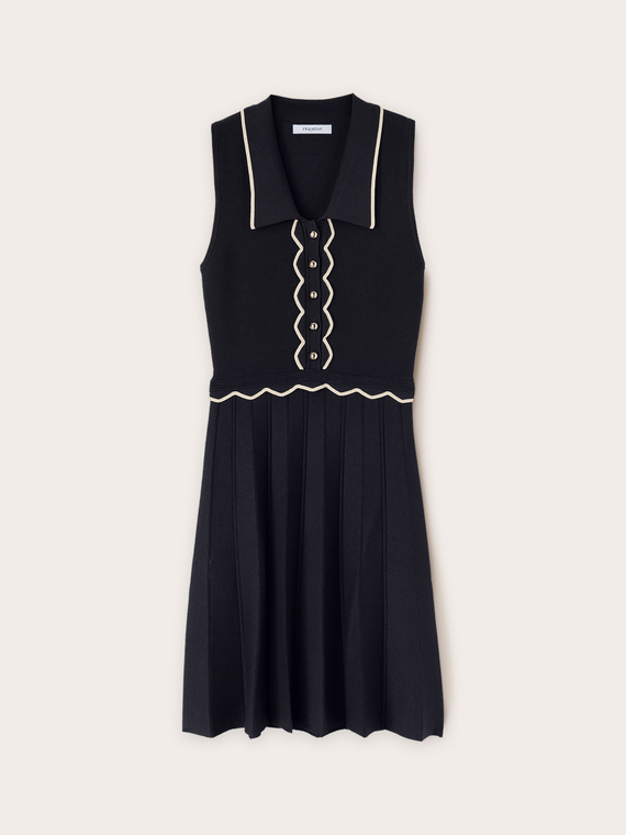 Rochie scurtă din tricot cu profile de culoare contrastantă