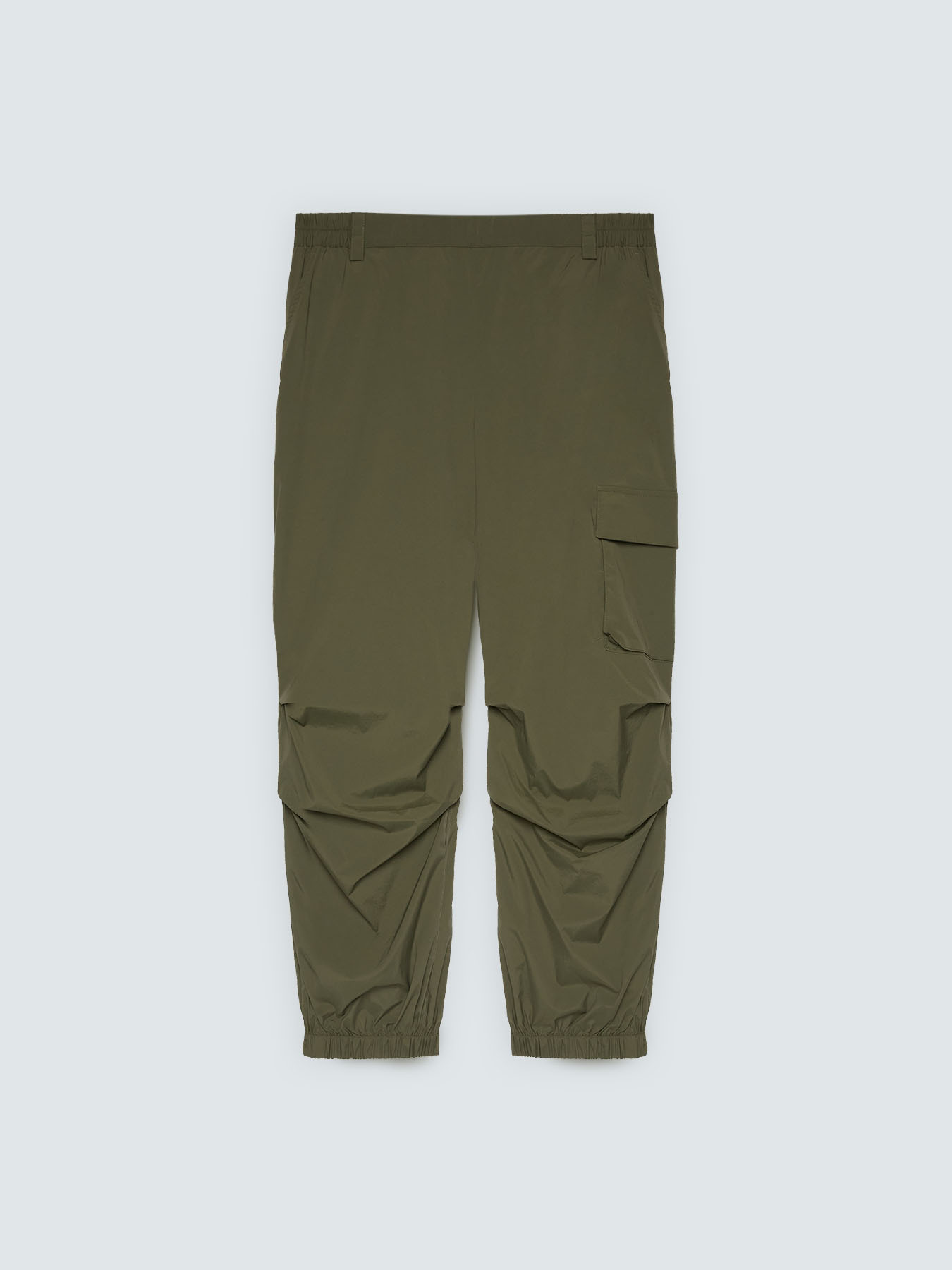 Pantalones cargo de nylon image number 4