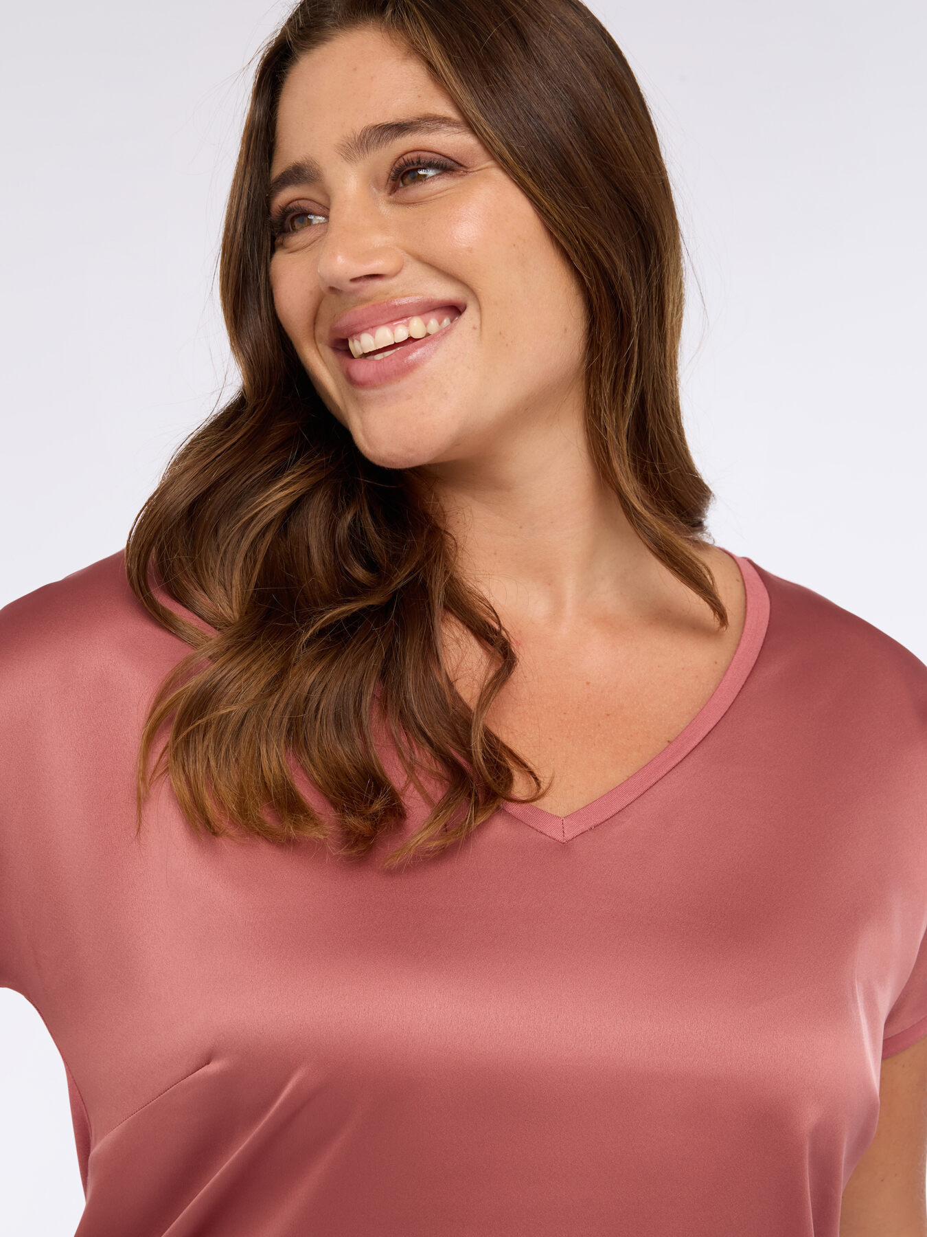 Camiseta bimat&eacute;rica con escote en V image number 3