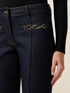 Jeans regular con catene metalliche image number 2