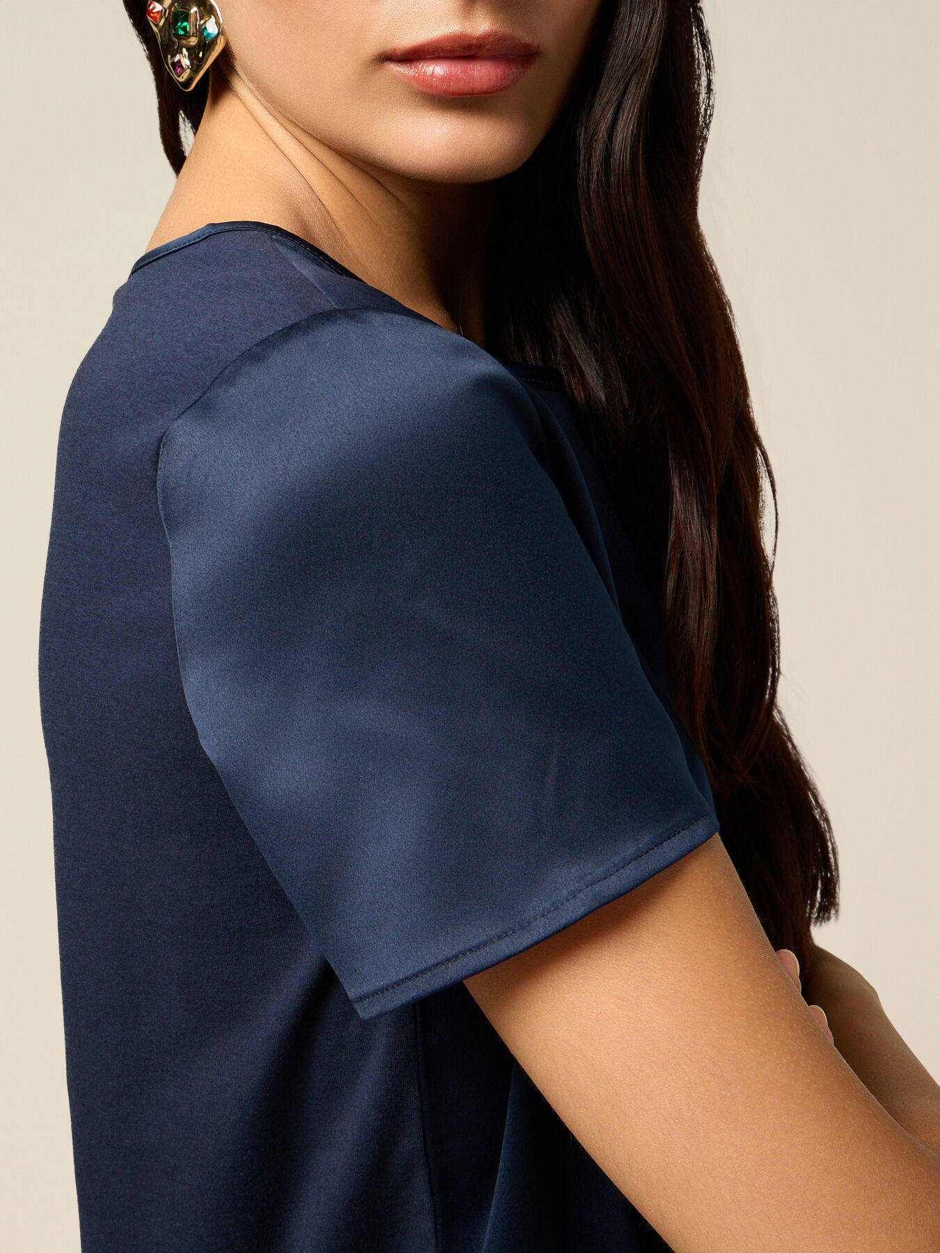 Two-material T-shirt image number 2