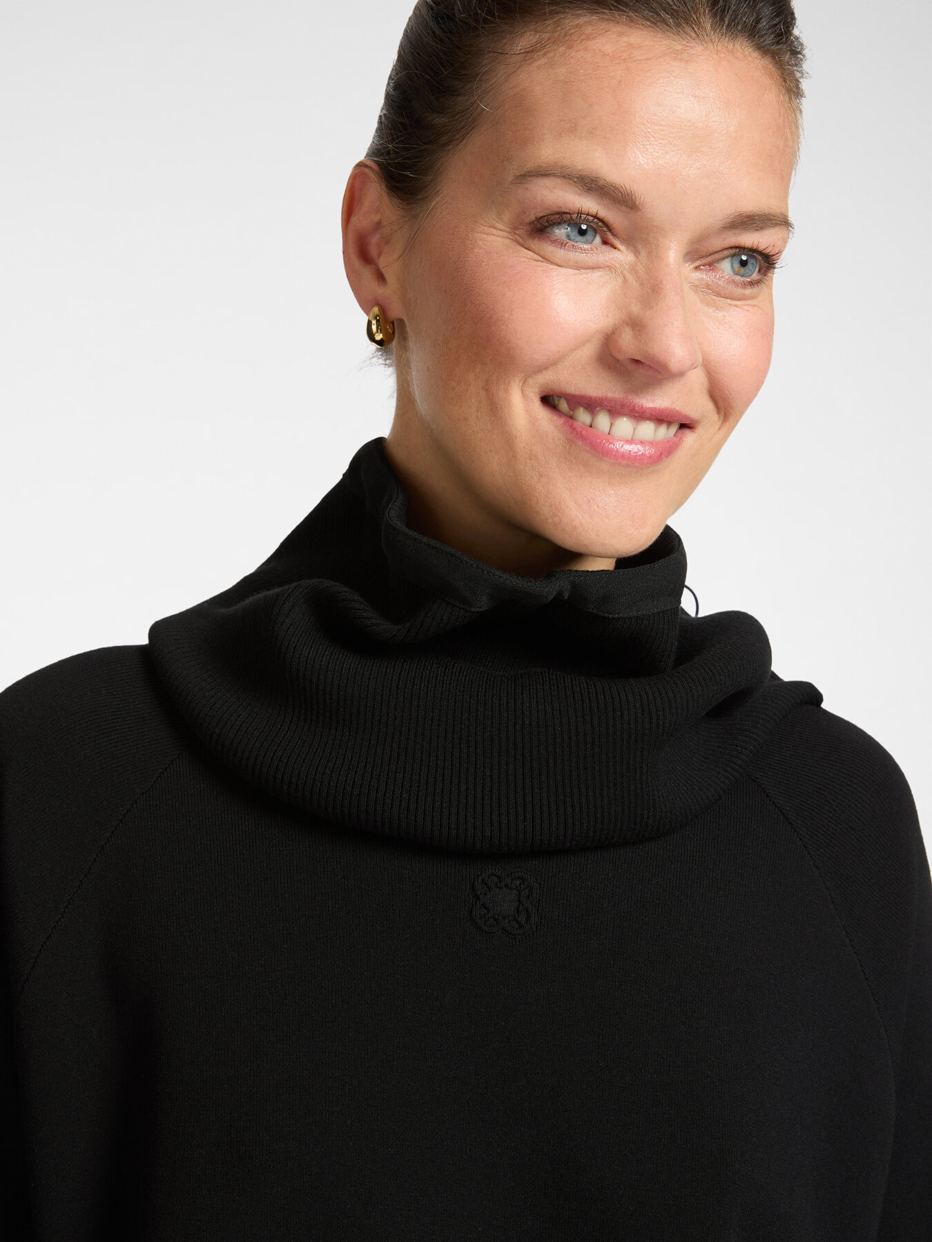 Sweater with striped edges image number 4