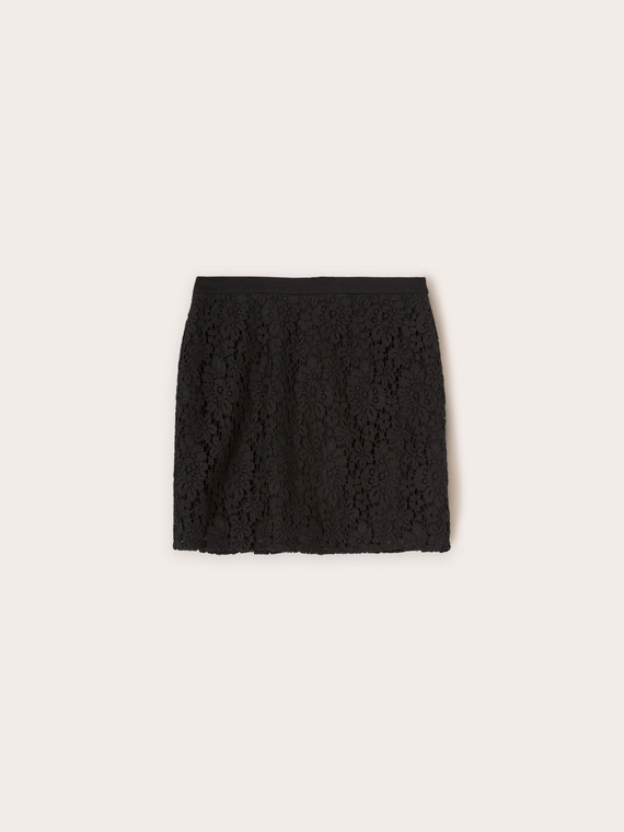 Short lace skirt