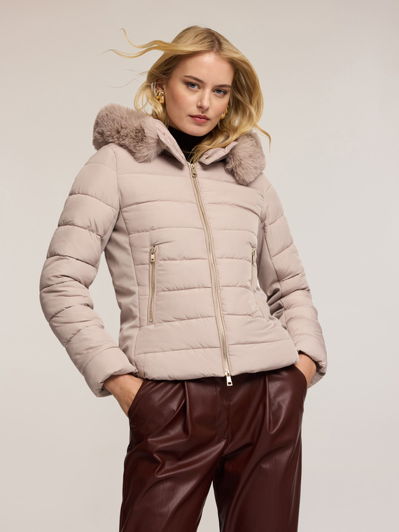 Short hooded down jacket
