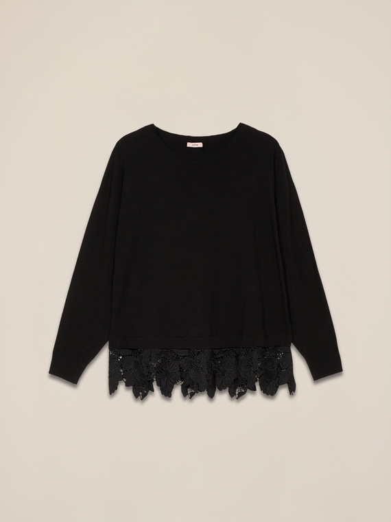 T-shirt with lace insert