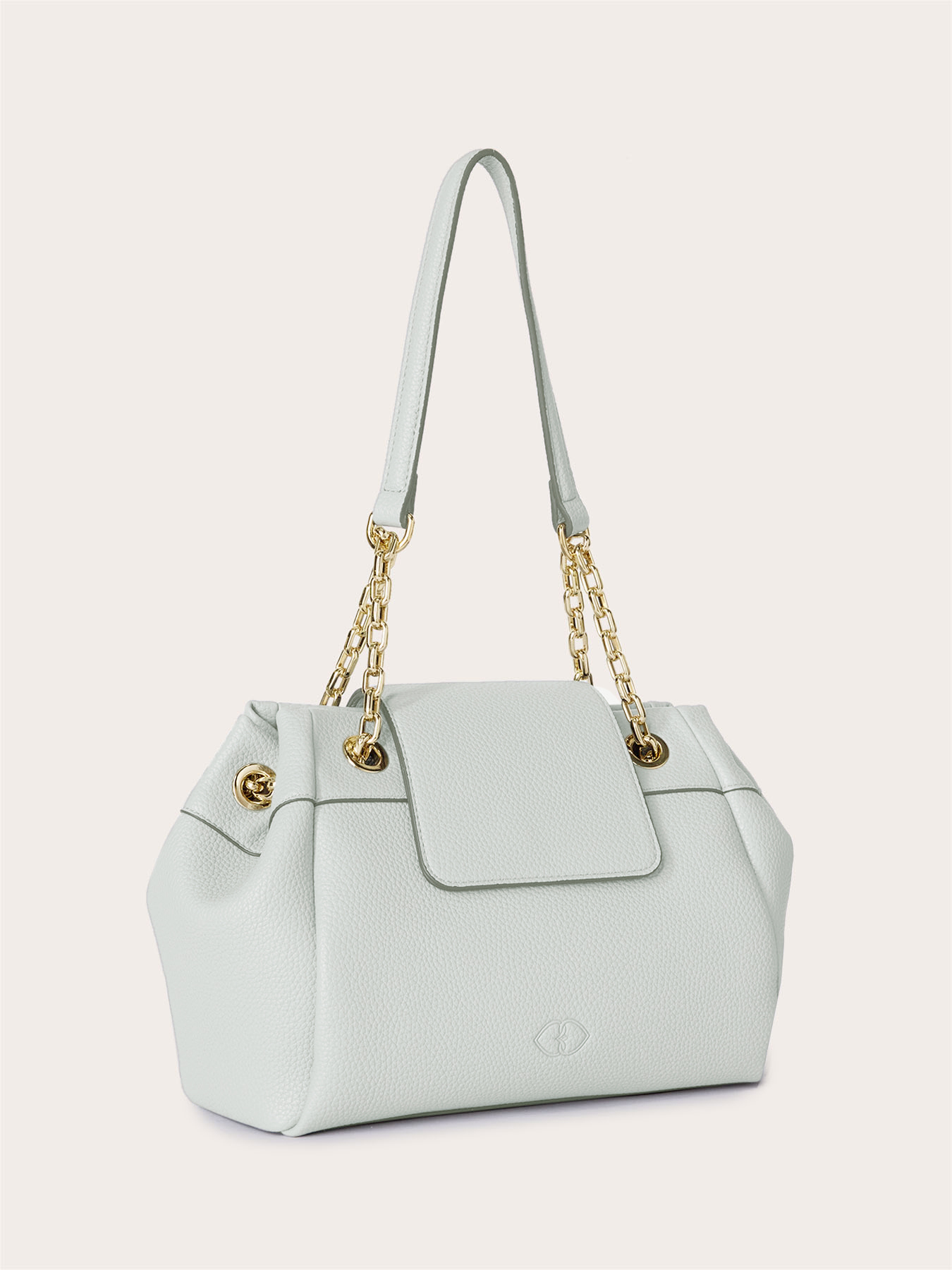 Bolso de hombro con cadena dorada image number 3