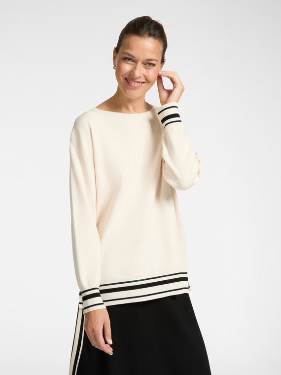 Pull à bords rayés