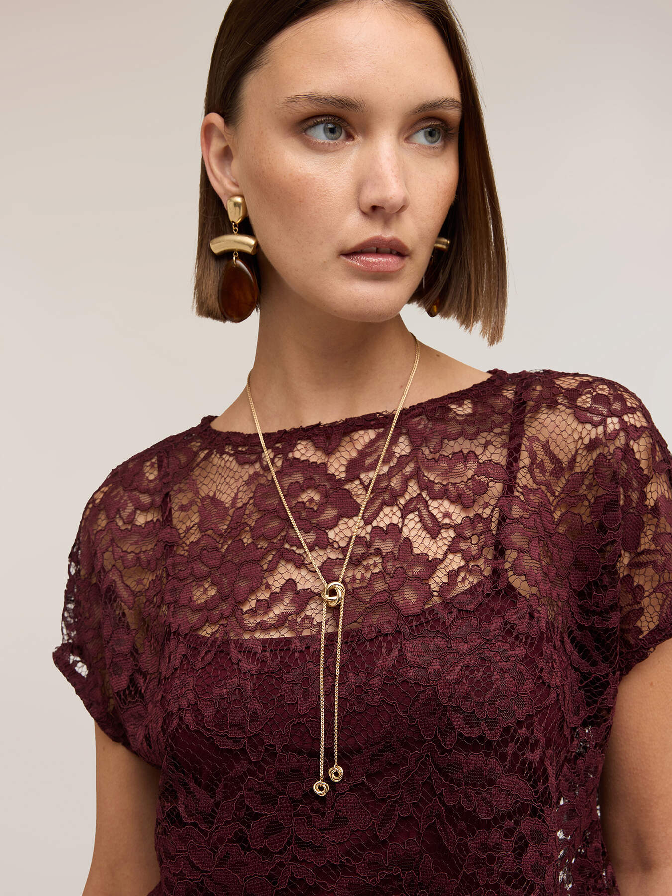 Blouse courte en dentelle image number 0