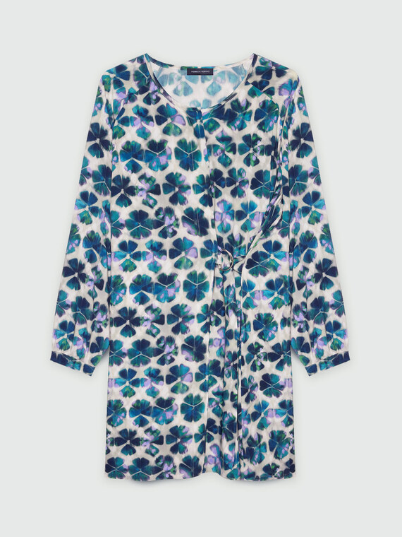 Bedrucktes kurzes Kleid mit Gürtel