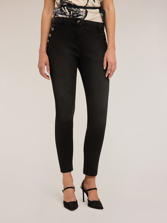 Jeans skinny con bottoni