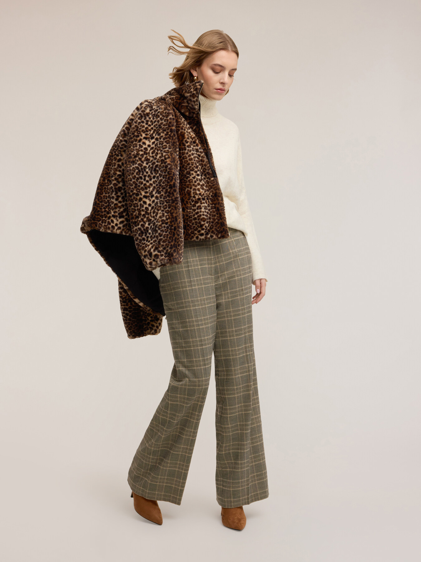 Oversized turtleneck sweater image number 3