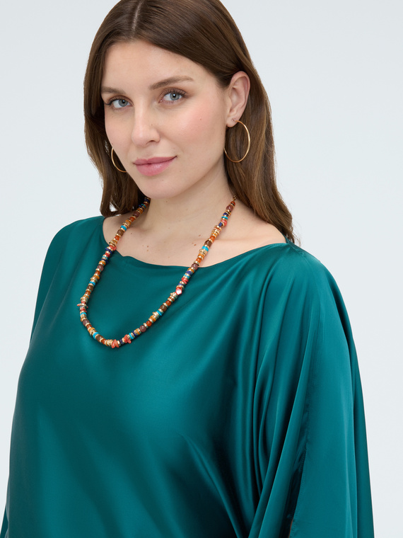 Collier long avec perles multicolores