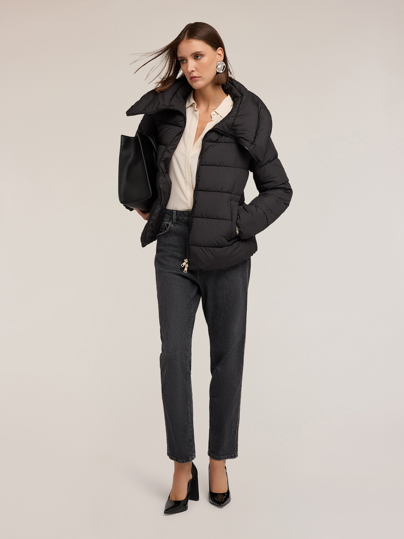 MUM-Fit-Jeans mit seitlicher Steinbestickung image number 2