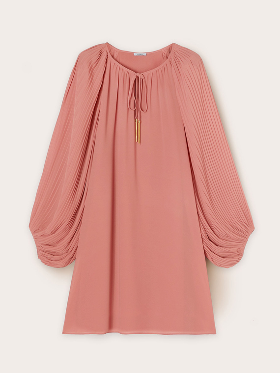 Short dress with pleated sleeves
