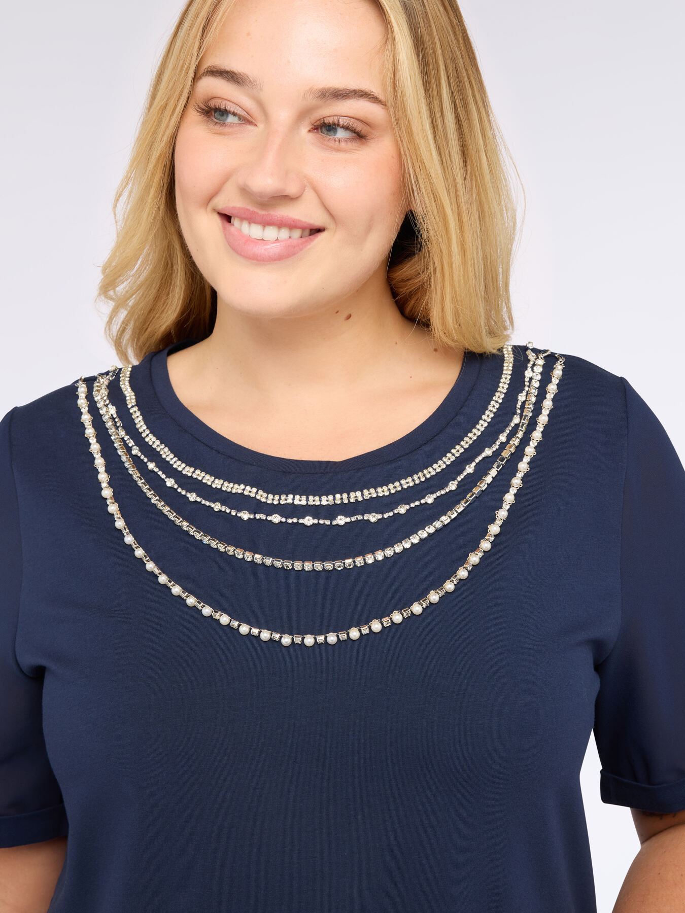 T-Shirt mit Schmuckapplikationen image number 2