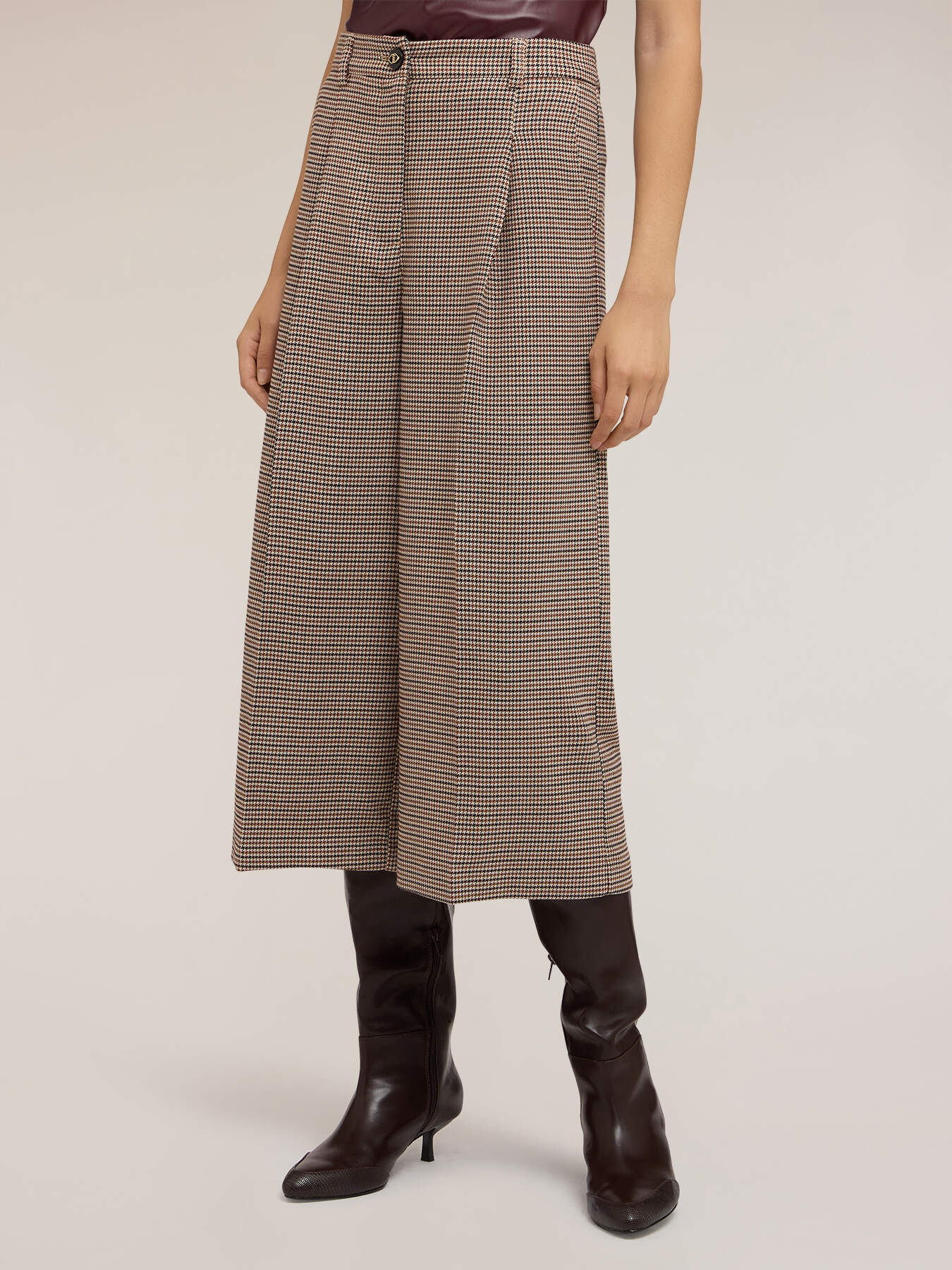 Pantalones cropped con estampado de cuadros image number 2