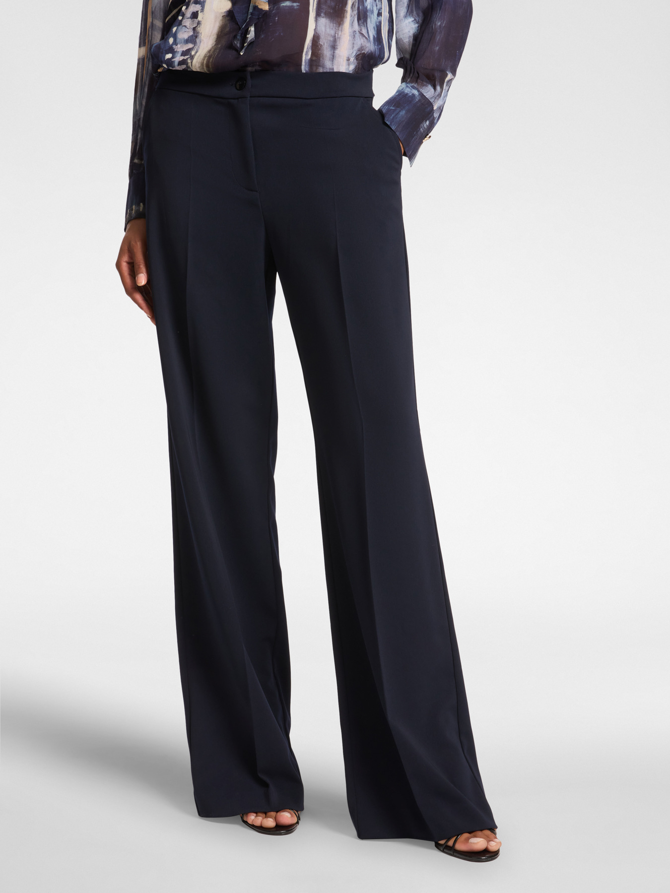 Pantalon homme en tissu fluide image number 2