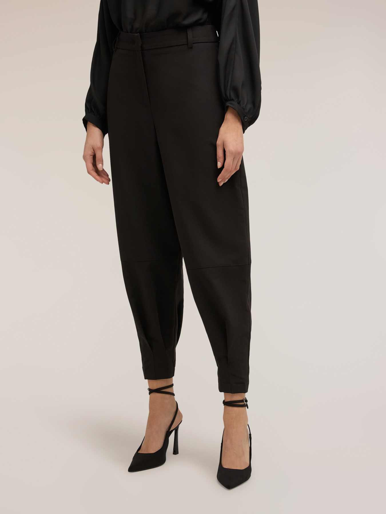 Pantaloni carrot con polsino sul fondo image number 0