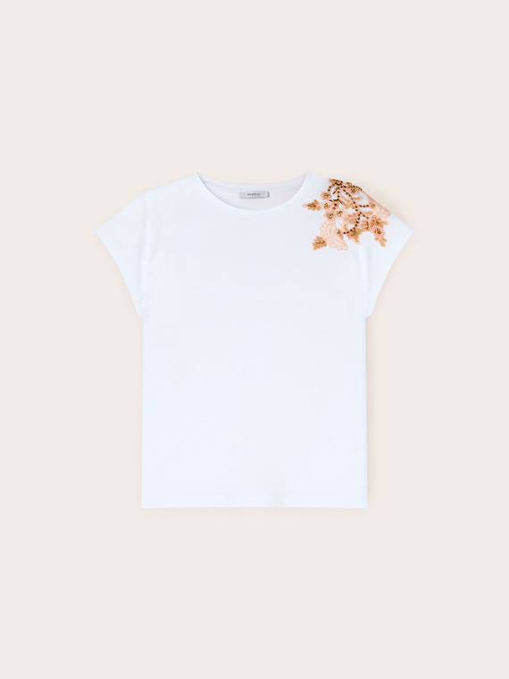 T-shirt with embroidered patch