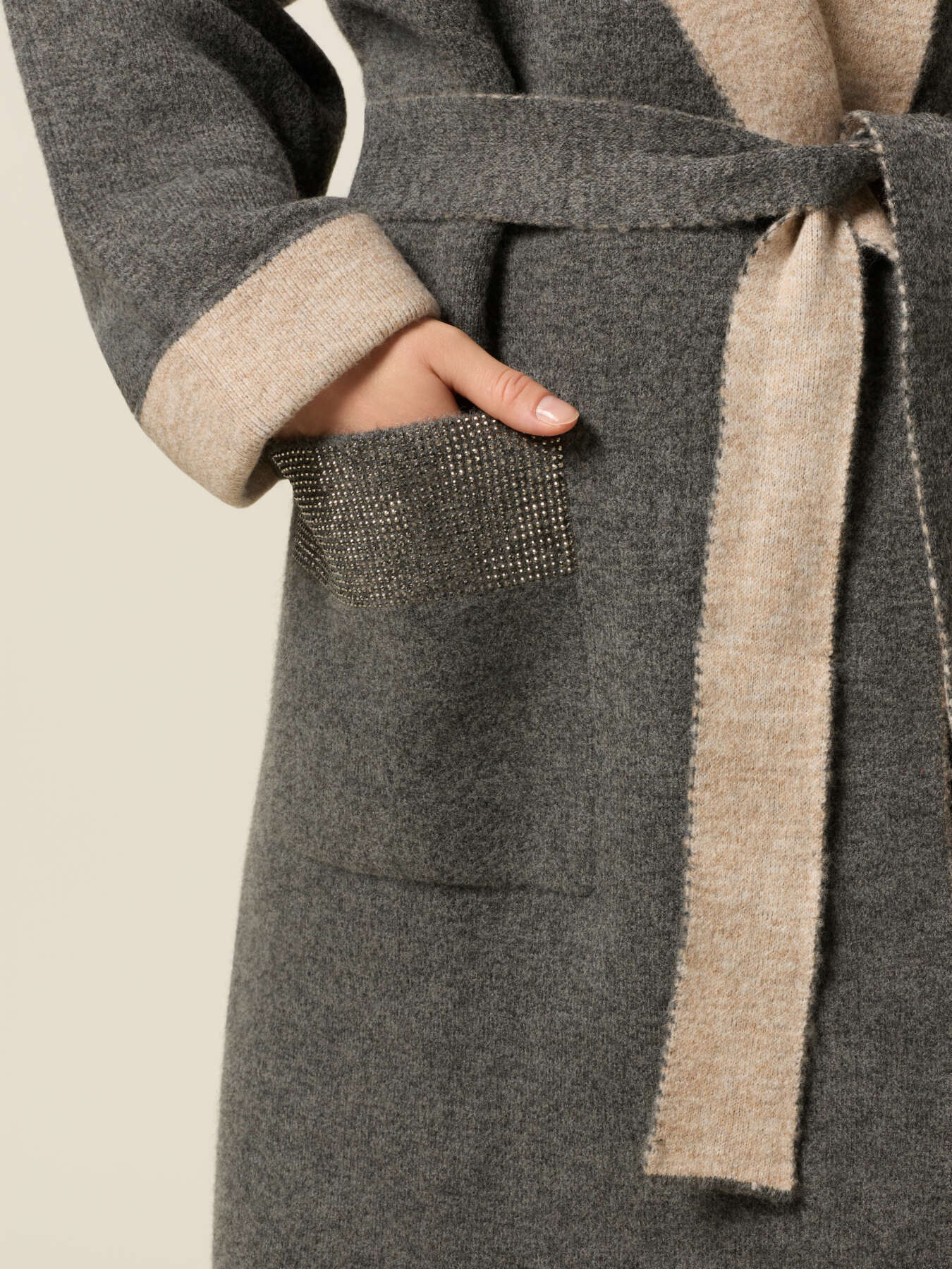 Cardigan double avec ceinture et détails lumineux image number 2