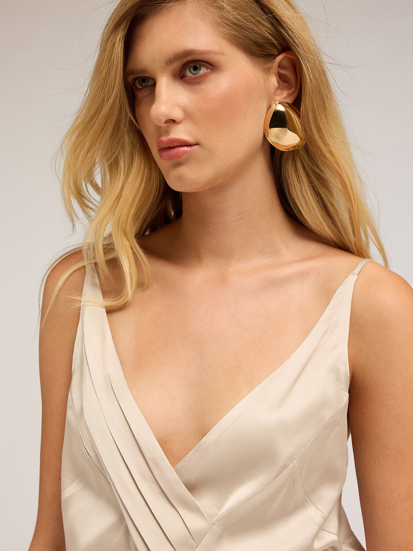 Top with draped edge image number 2