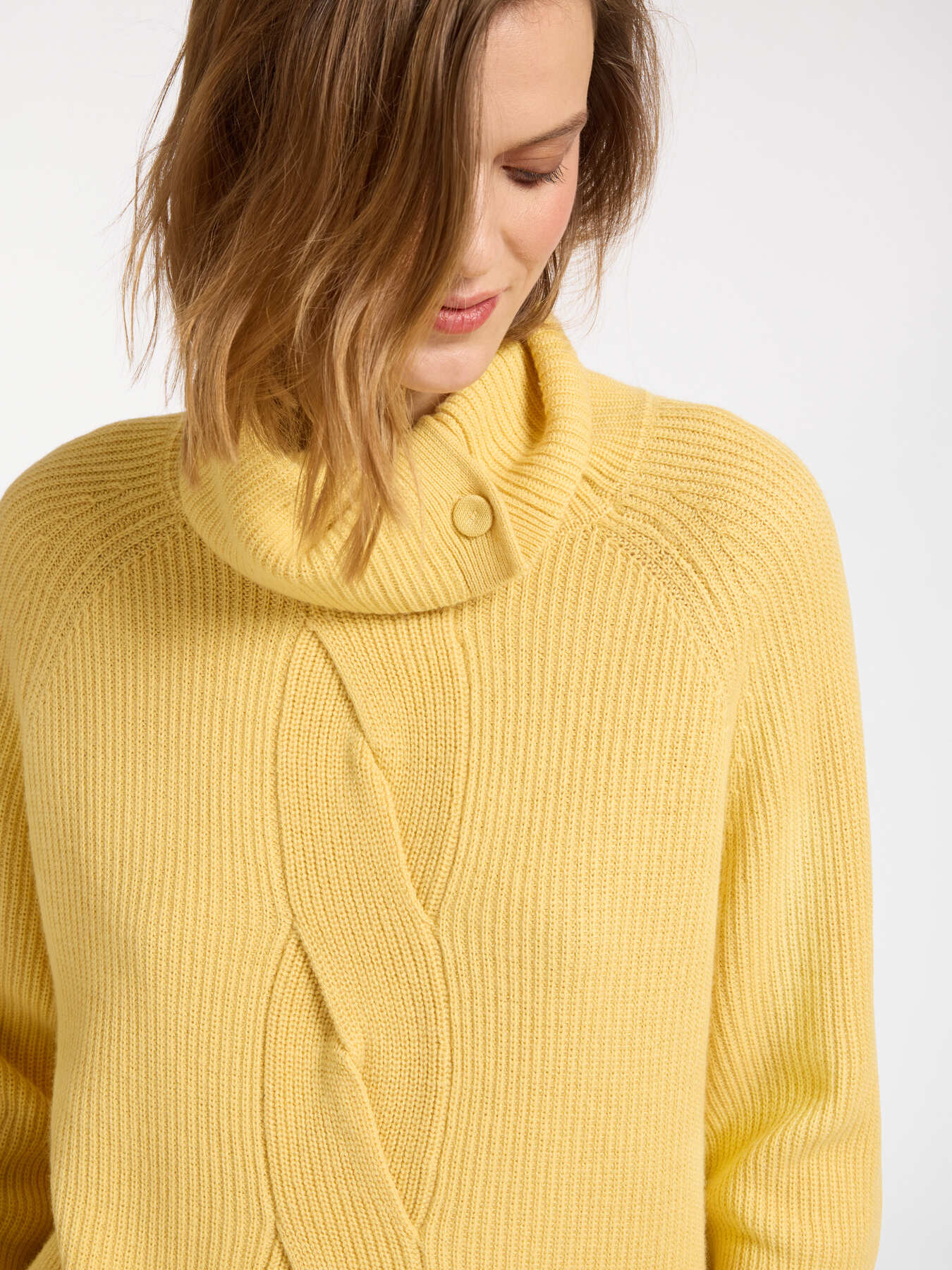 Pull avec galon devant image number 3