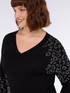 Maglia con disegno animalier in strass image number 2