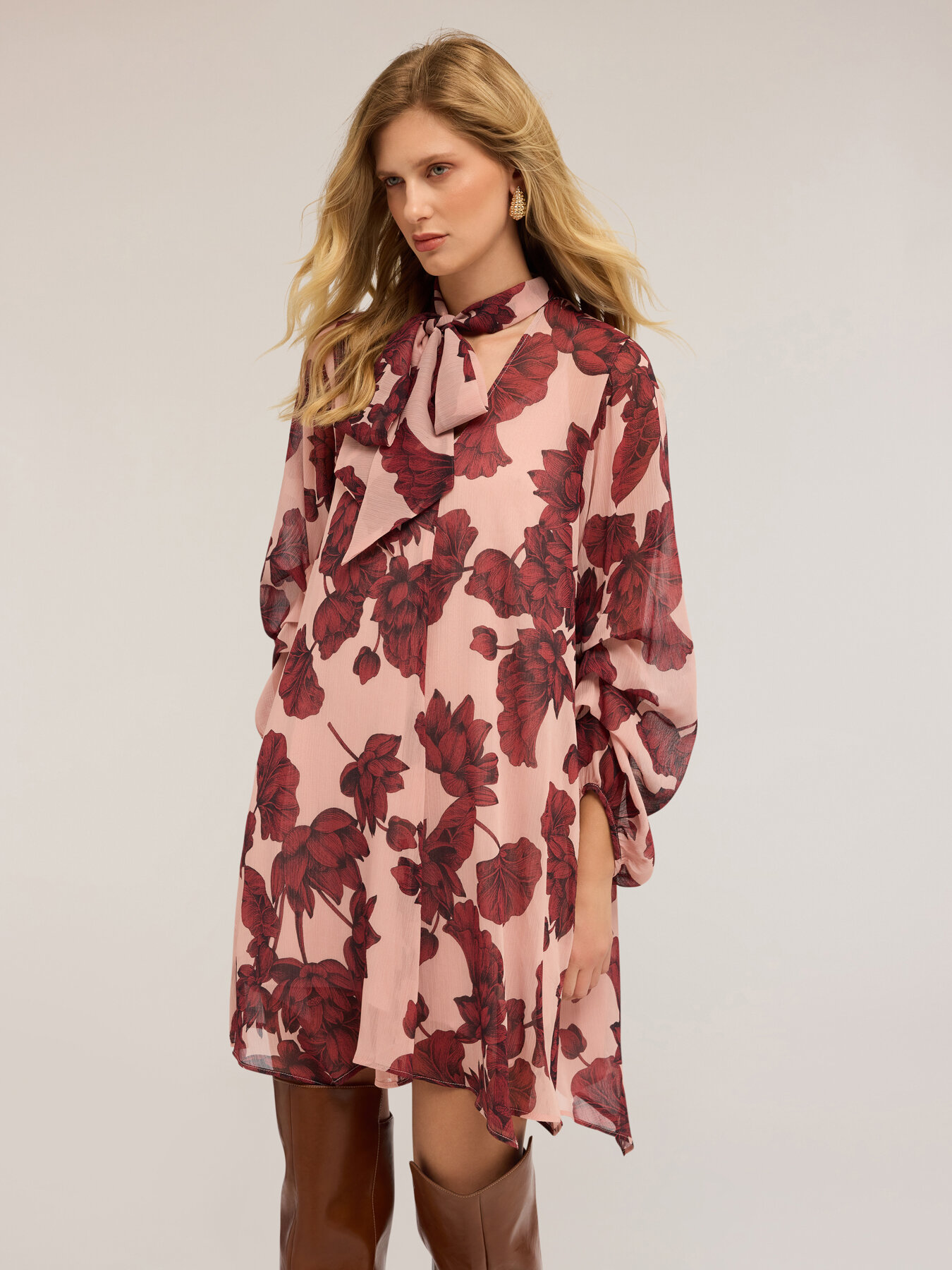 Blumenkleid aus Krepp image number 3