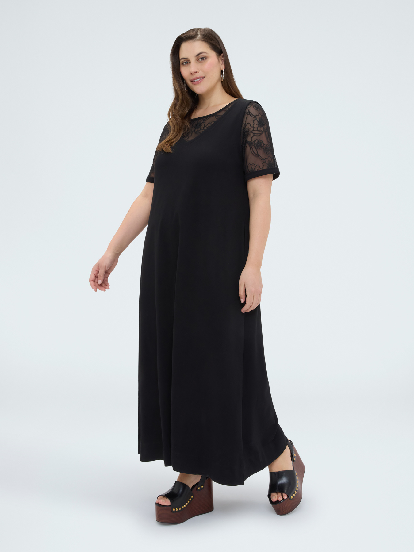 Robe ligne A longue avec d&eacute;tails floraux image number 2