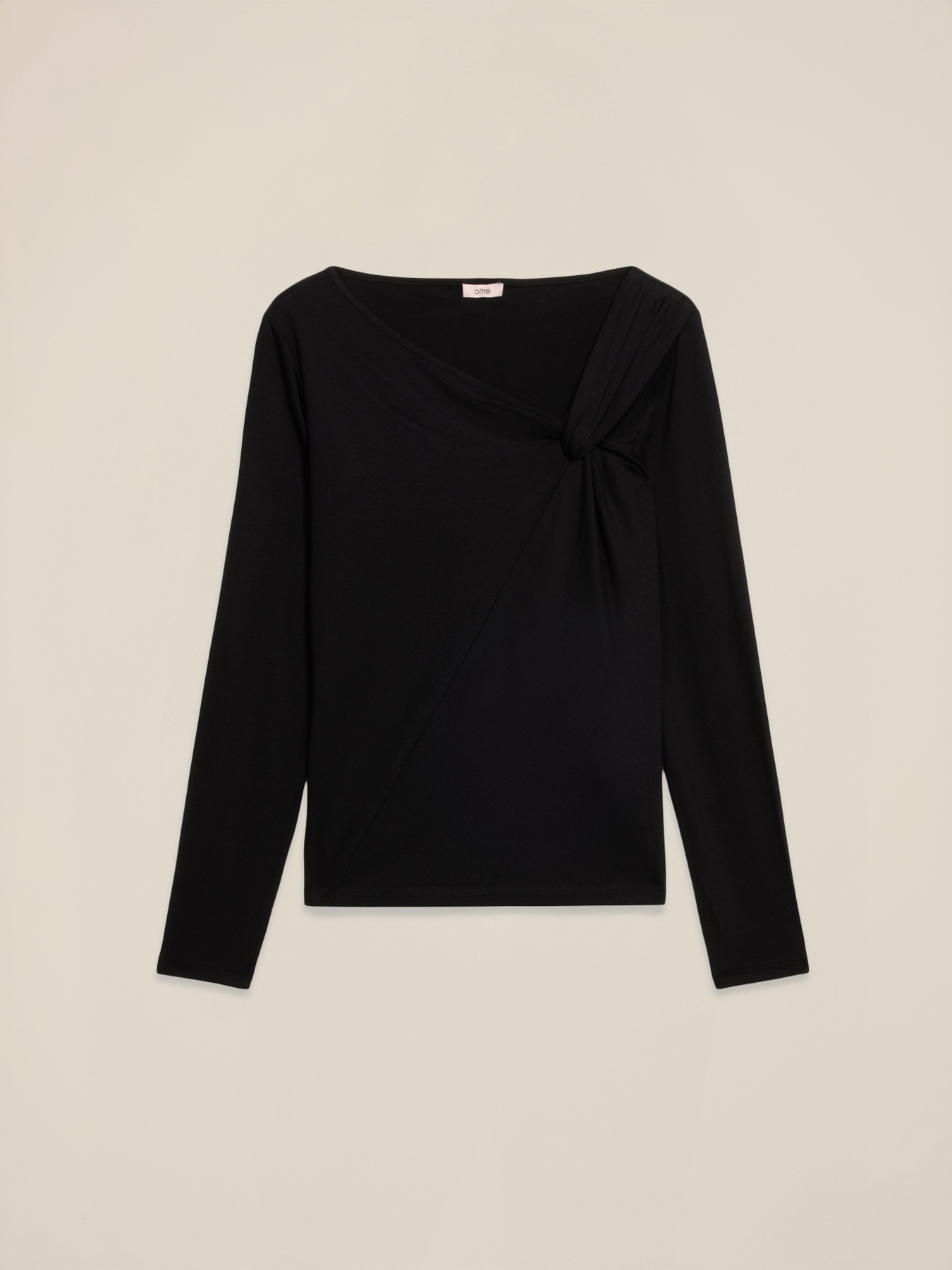 T-shirt slim con scollo asimmetrico image number 4