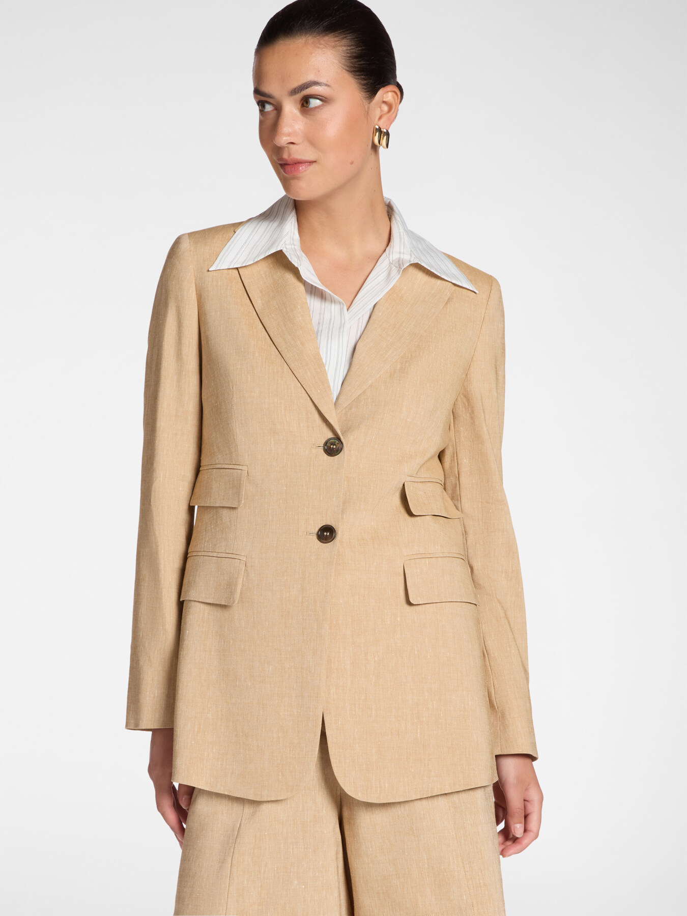 Blazer de mezcla de lino con botonadura sencilla image number 0