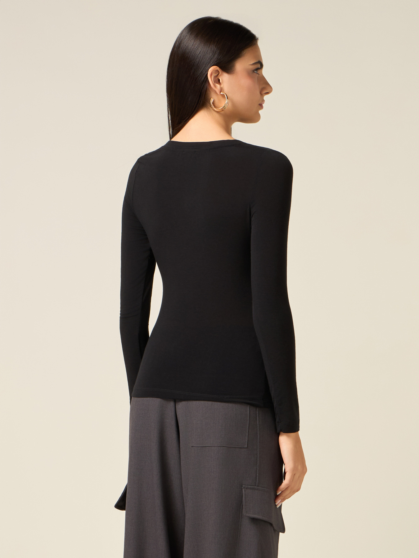 T-shirt misto cashmere scollo a V image number 1