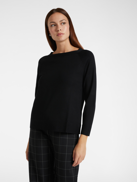 Basic sweater with boat neck