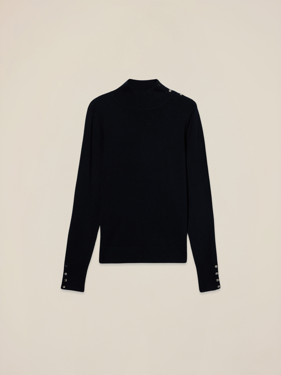 Fitted turtleneck in viscose blend