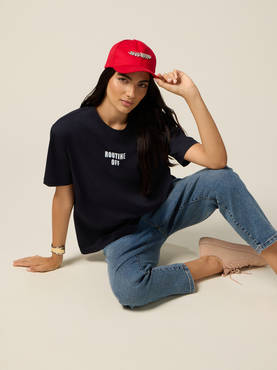 T-shirt with matching cap