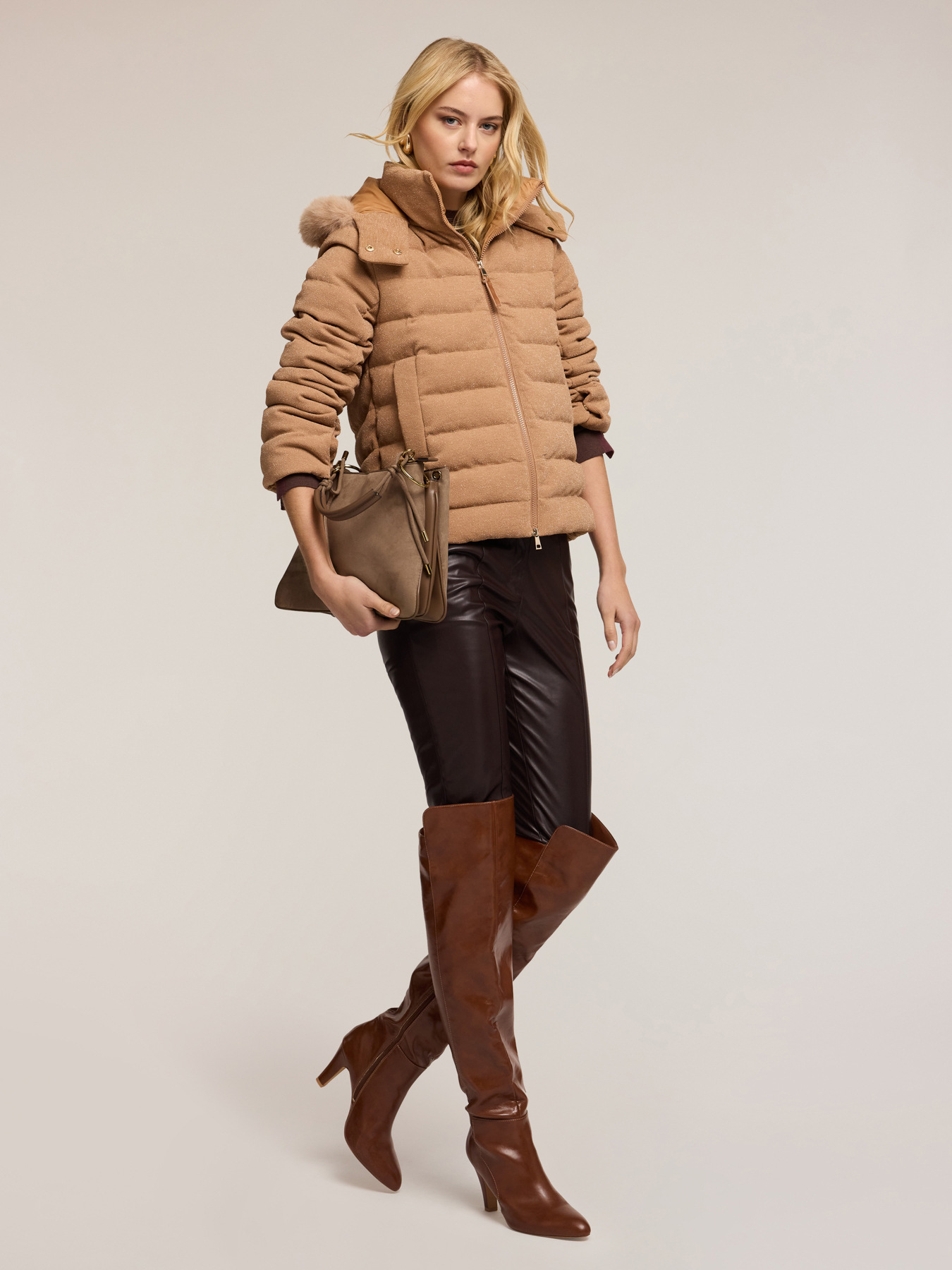 Schwere Glitzer-Daunenjacke mit Kapuze image number 3