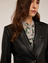 Einreihiger Blazer aus beschichtetem Stoff image number 3