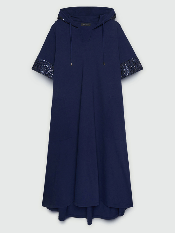 Kleid mit Kapuze und Stickerei