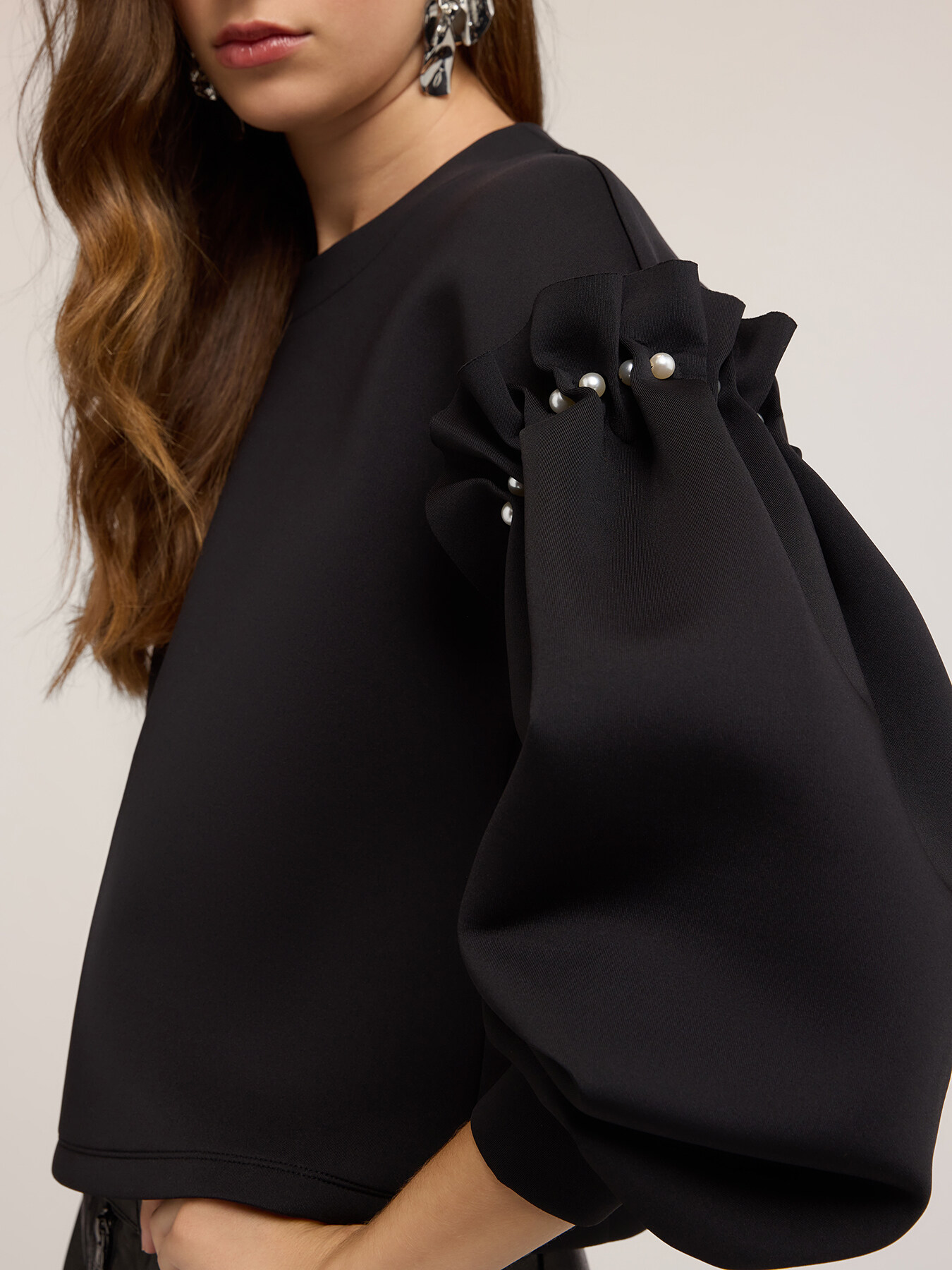 Sweat-shirt en n&eacute;opr&egrave;ne avec d&eacute;tail de perles image number 3