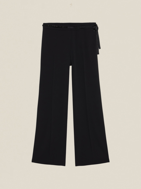 Pantaloni fluizi cu curea bijuterie